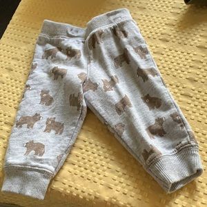 Carter’s 6 month pants